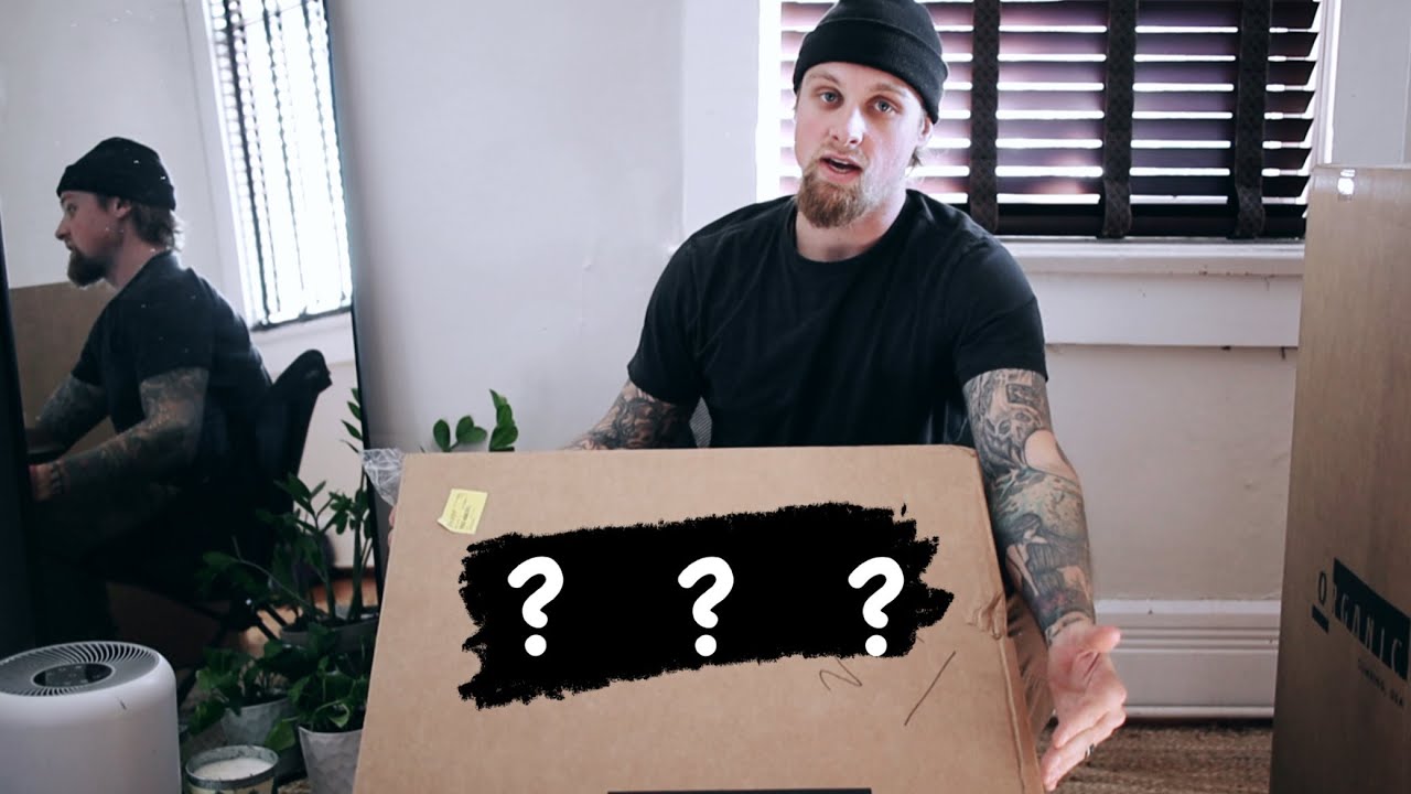 Unboxing Crash Pads from Organic Climbing