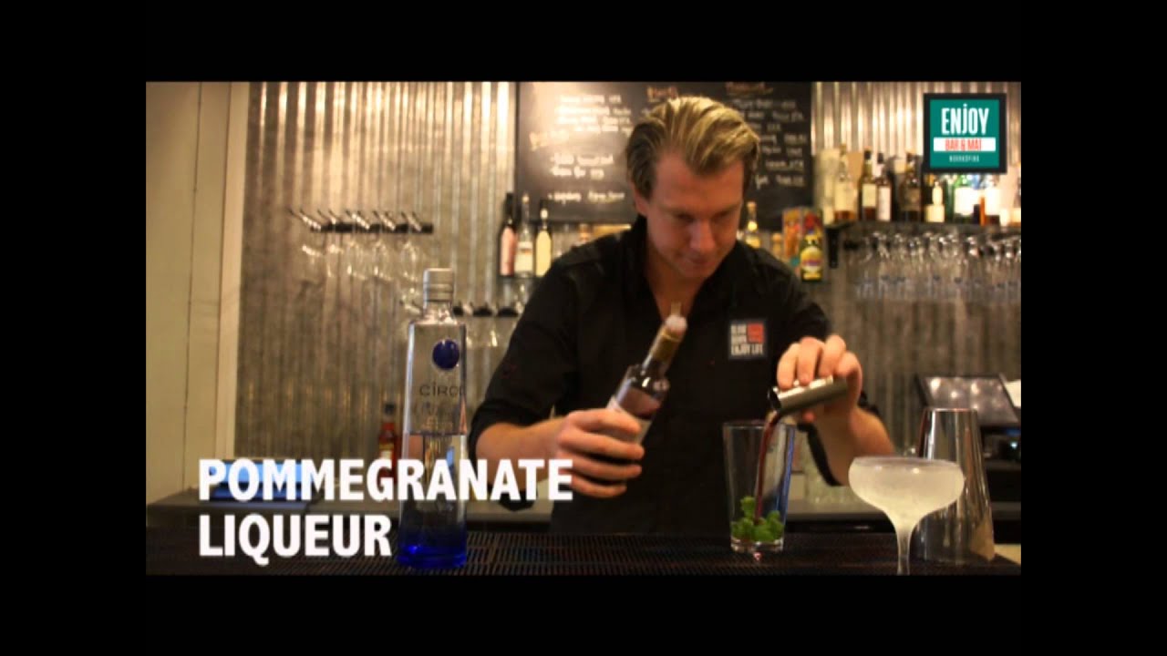 Cocktail - Making a Tower Sour @ Enjoy Bar & Mat