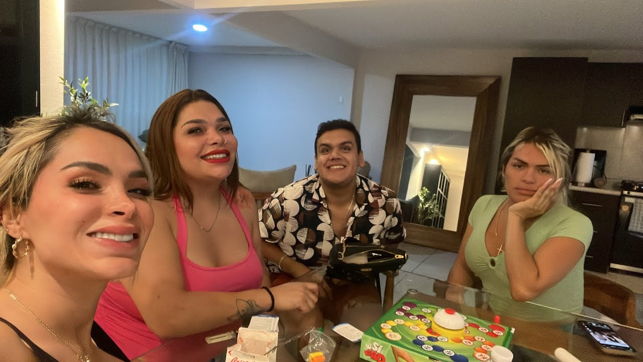 Jugando Evelin Salma y Wendy