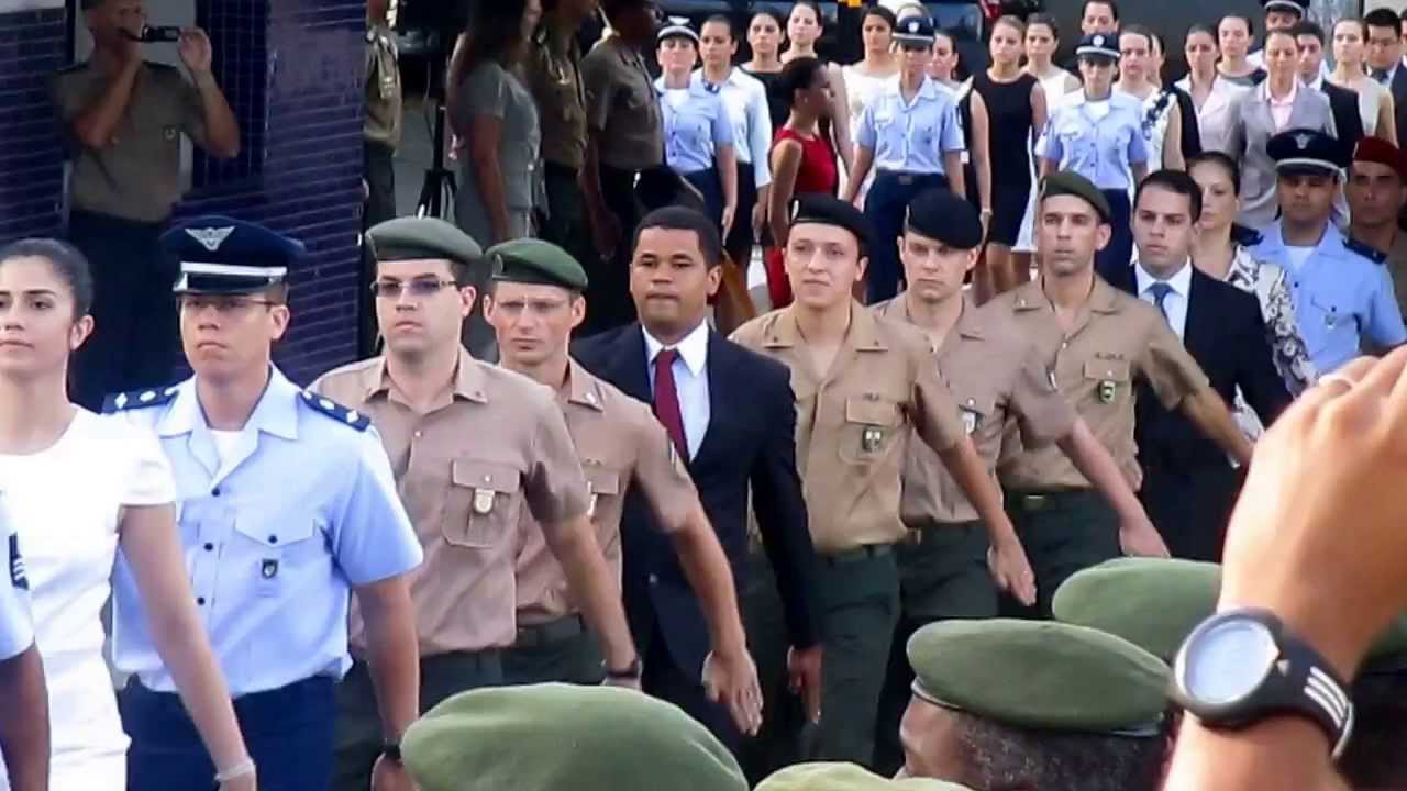 Entrada dos novos Tenentes Alunos da EsFCEx - CFO 2014 - Exército Brasileiro