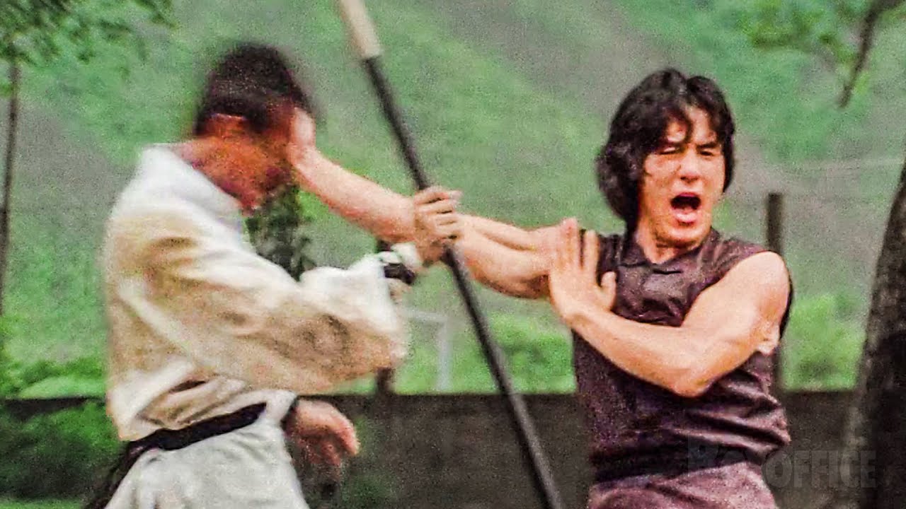 Jackie Chan humilha um tolo arrogante | O Mestre Invencívela | Clipe