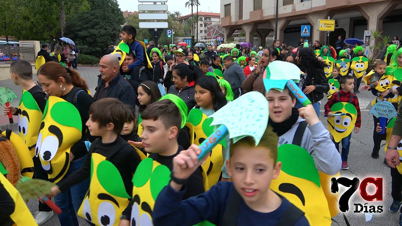 La mascota del Sierra Espuña trae la lluvia al Carnaval Infantil