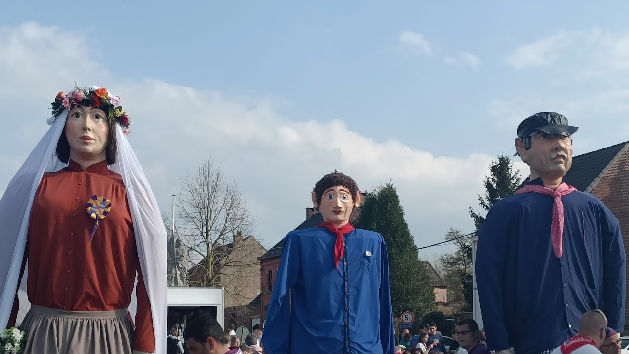 Cortège des 50 ans des géants Dodol et Grisette d'Ormeignies. 🇧🇪
