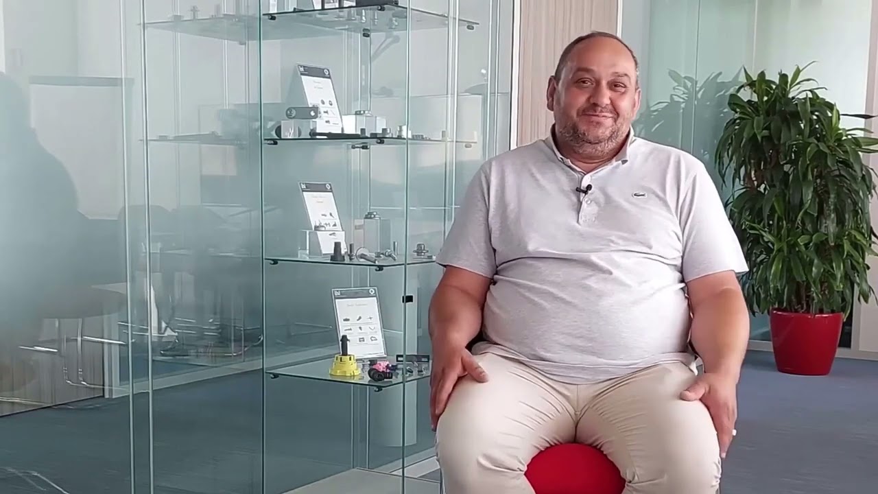 Portrait de Tahir, cariste chez LISI Automotive Grandvillars