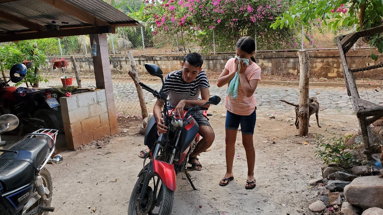 el loro se lamenta de la desgracia que pasó Erika con su moto🥺
