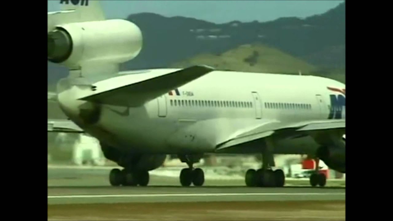 AOM French airlines.