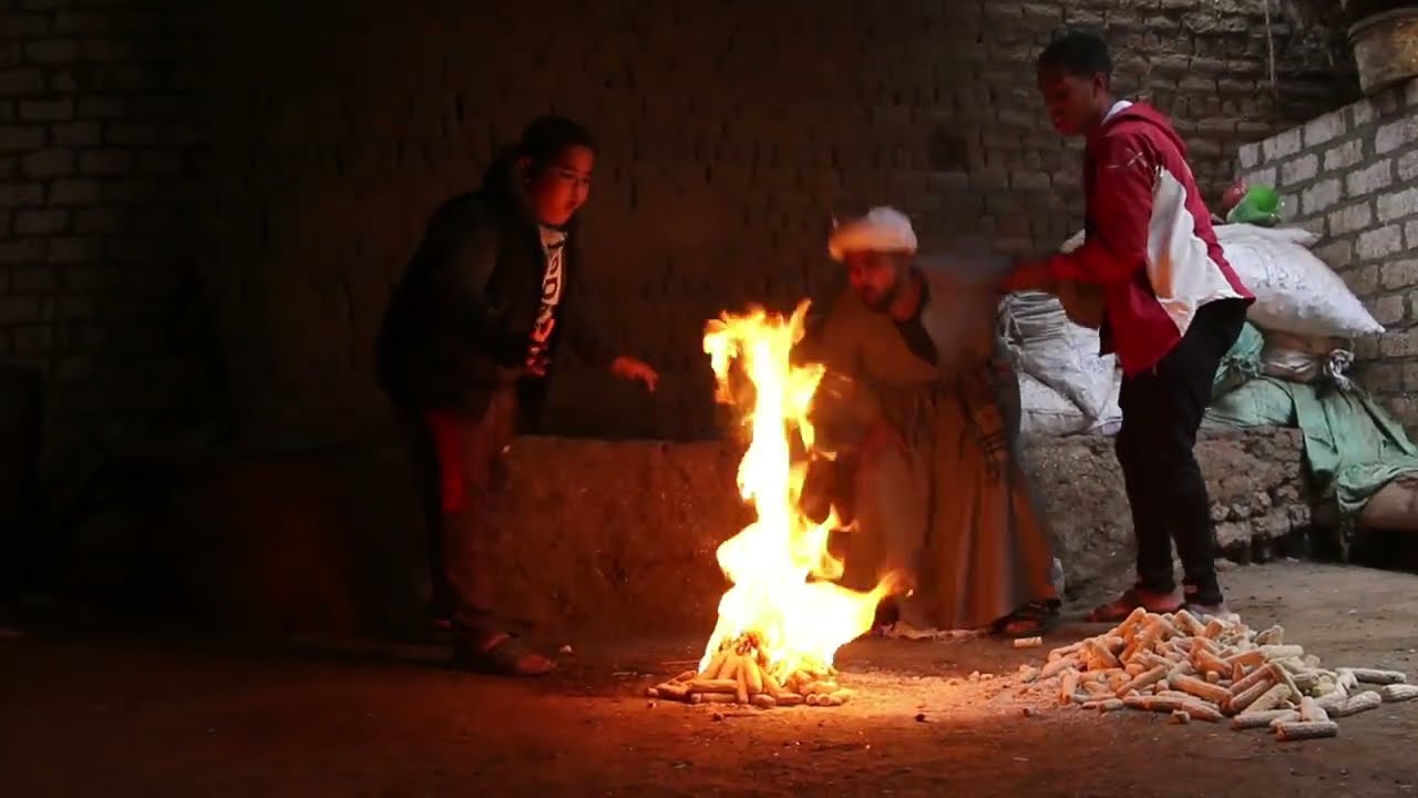 الحاج صديق بردان شوف عمل أي من شدة البرد   🫨