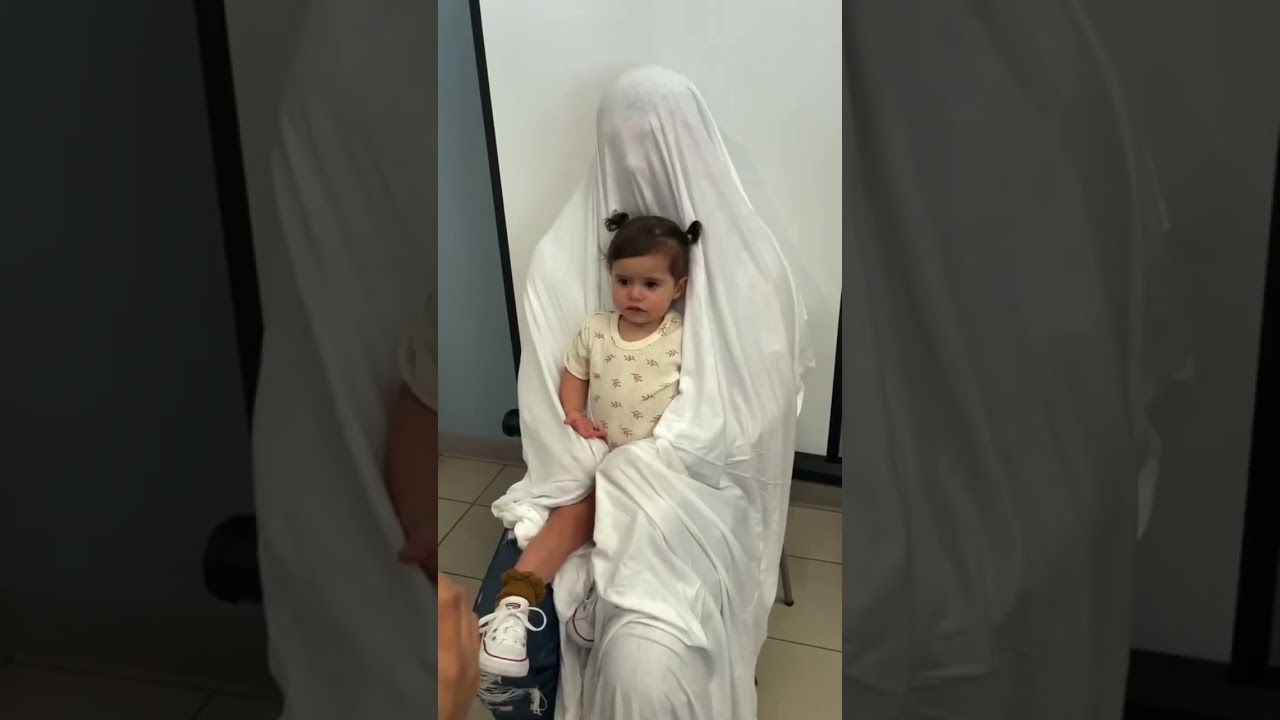 How to take passport pictures of toddlers! #shorts #passport #dad #hilarious #toddler #trending