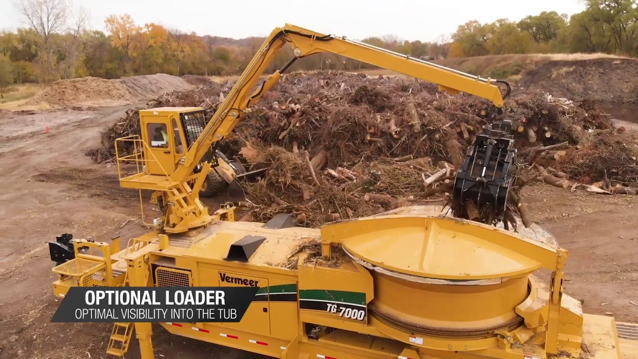 Vermeer TG7000 Tub Grinder in action
