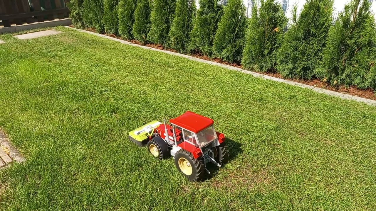 Schlüter super 1900 TVL RC Modell beim Gras mähen