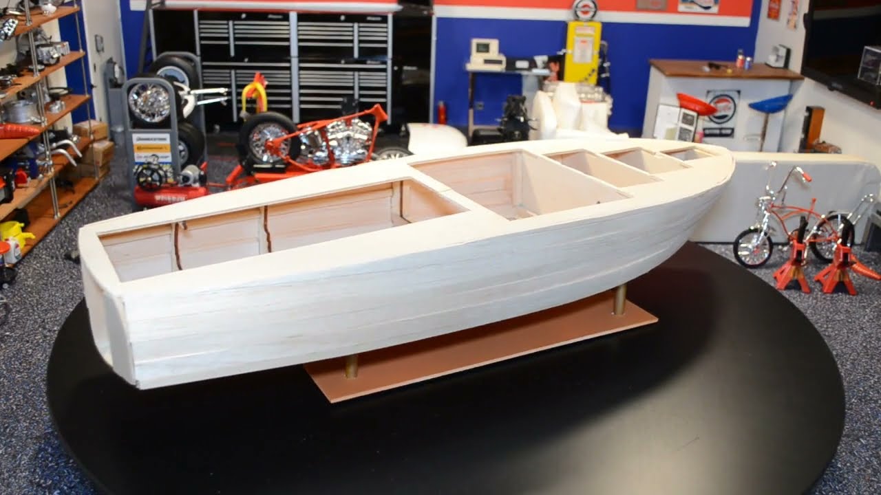 Dumas 1/8 Chris-Craft Race Boat - Stages 09 to 12