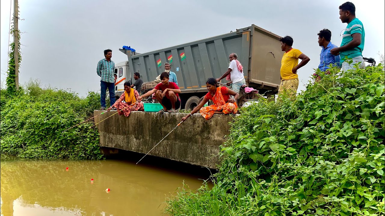 Fishing video || the traditional boy & lady hook fishing in village canal with road side |Fishing 09