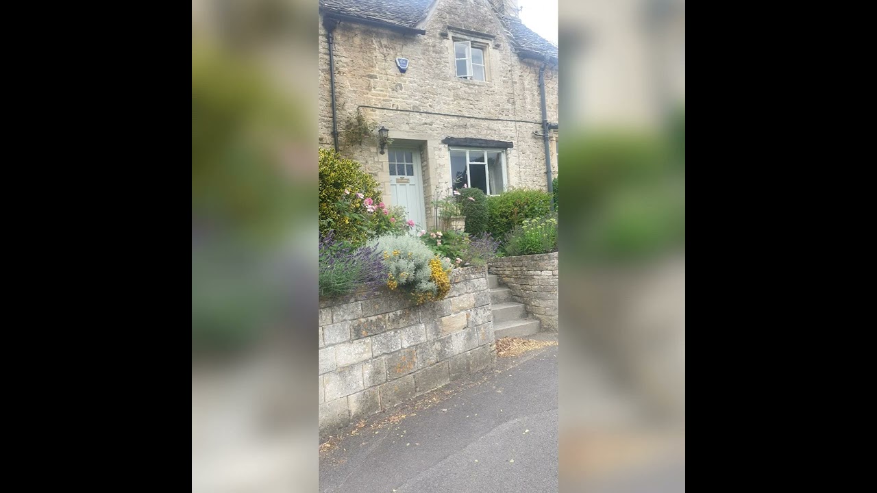 Cotswolds .