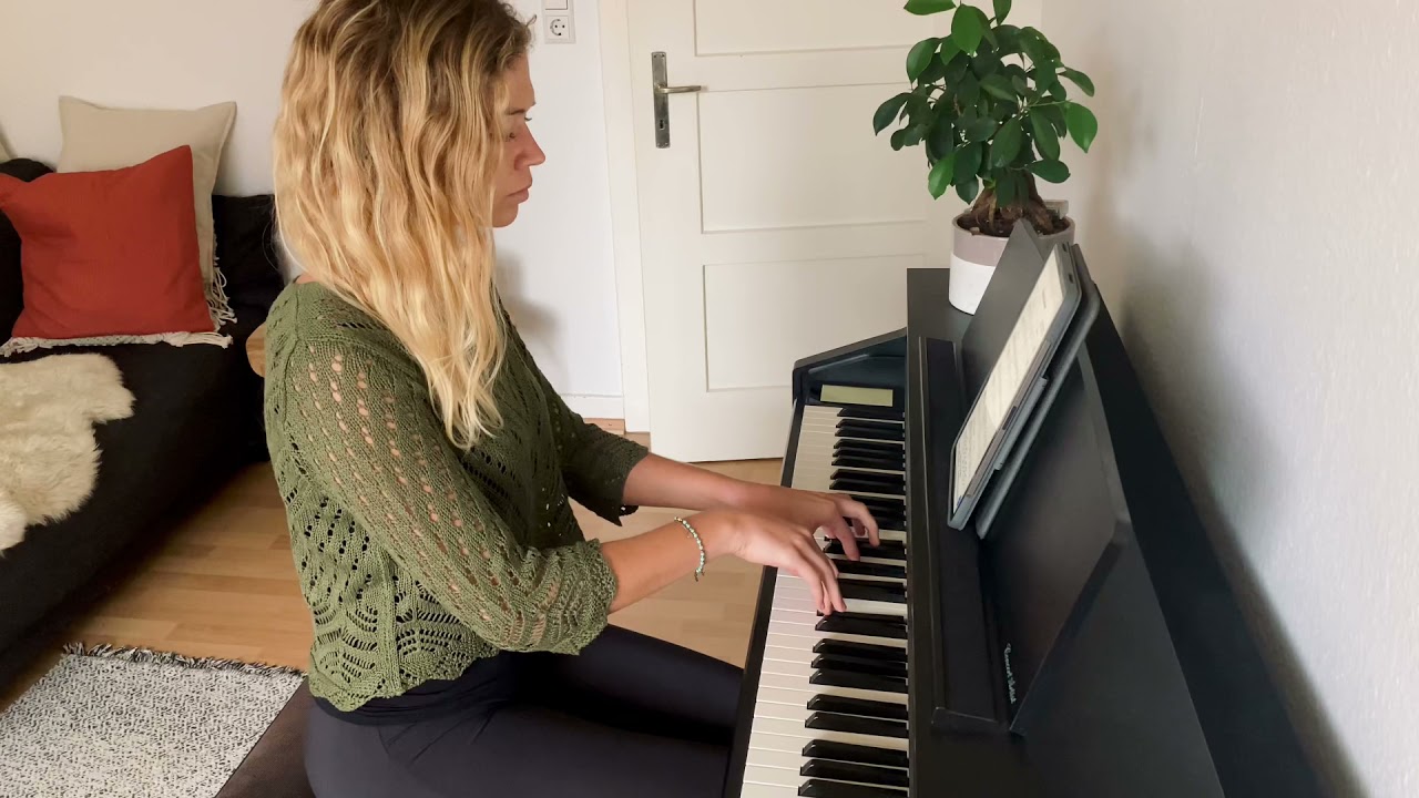 Nuvole Bianche - Ludovico Einaudi | Piano Cover by ChloeMarie