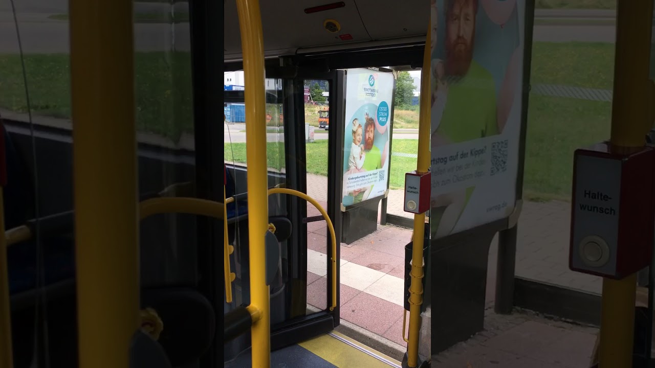 Bus 39, T&uuml;r schlie&szlig;t (Rostock)