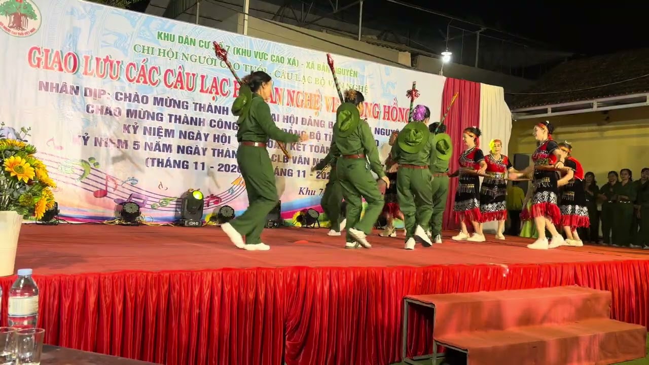 Tiết mục Tiếng chày trên sóc Bom bo_ Chi hội người cao tuổi khu 3
