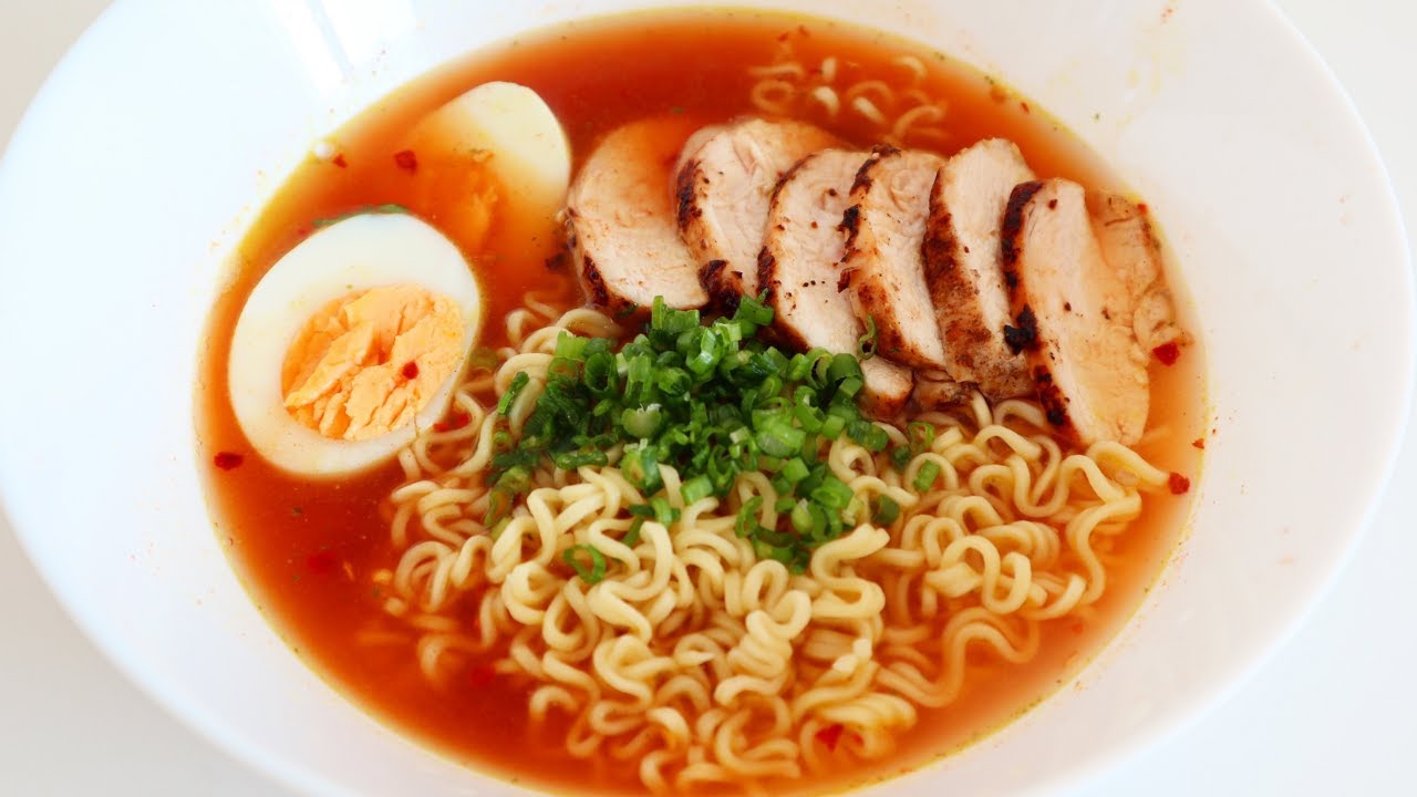 EASY SPICY CHICKEN RAMEN RECIPE READY IN 10 MINUTES!