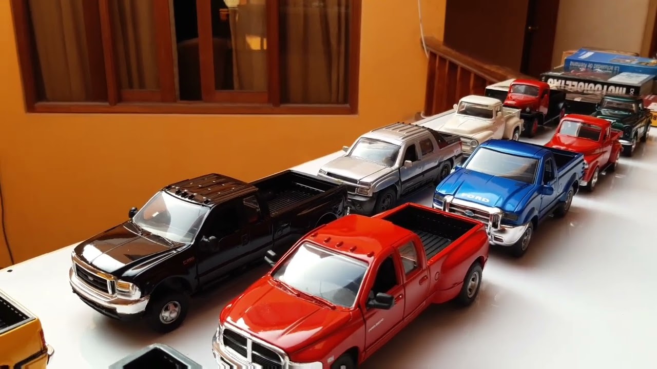 COLECCION DE CAMIONETAS PICK UP a escala :1-32