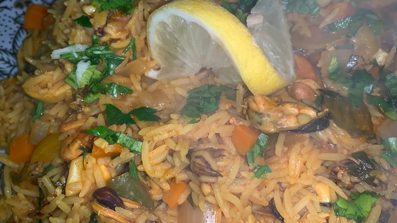 أرز بفواكه البحر  طبق صحي و سريع لوجبة غداء أو عشاء