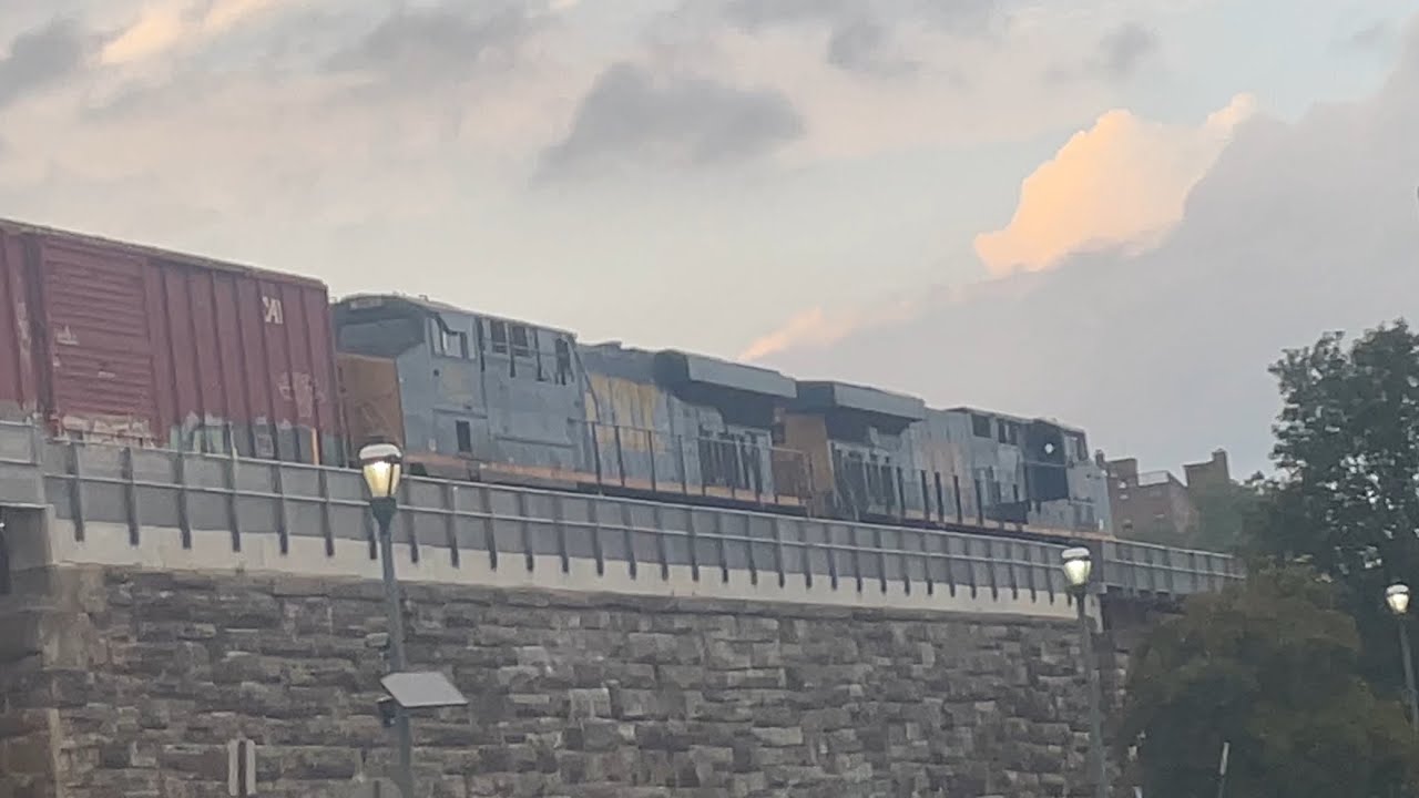9/24/25 - CSX manifest M404 goes pass Newburgh, NY