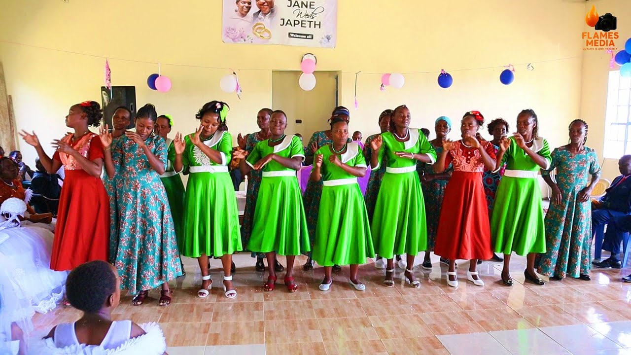 Hii choir iliimba vizuri sana kwenye harusi / sikiza