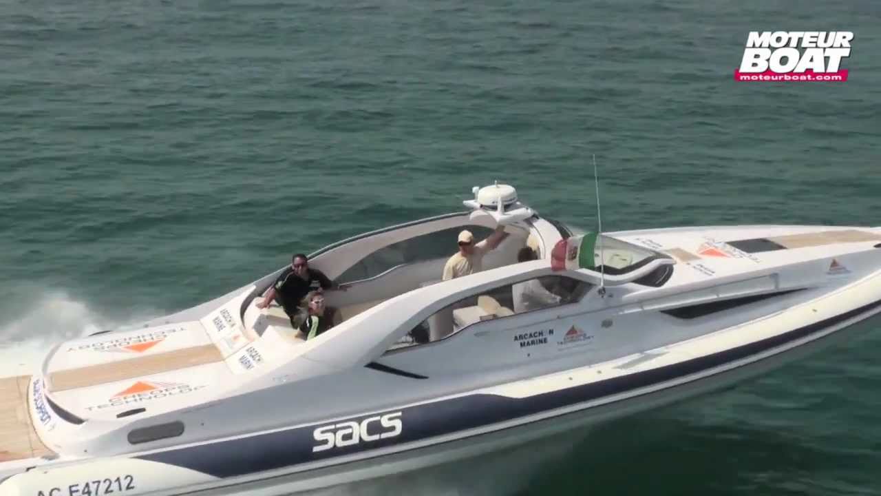 SACS Strider 13 Coupé vs KAWASAKI Ultra 300X - vidéo moteurboat.com