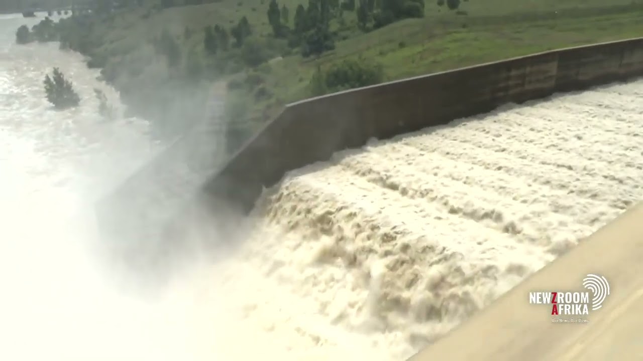 Evacuation after opening of 12 Vaal Dam sluice gates