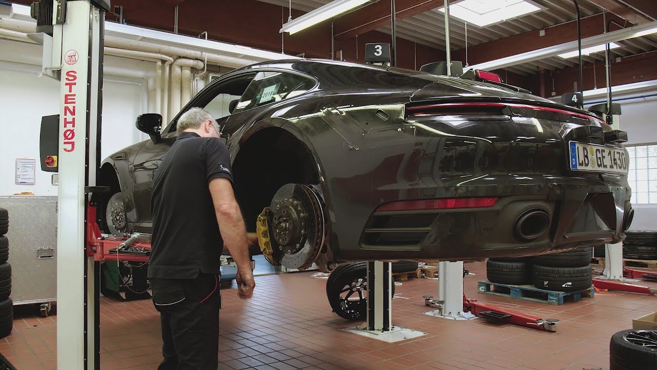 Porsche 911 922 service and preparation to race