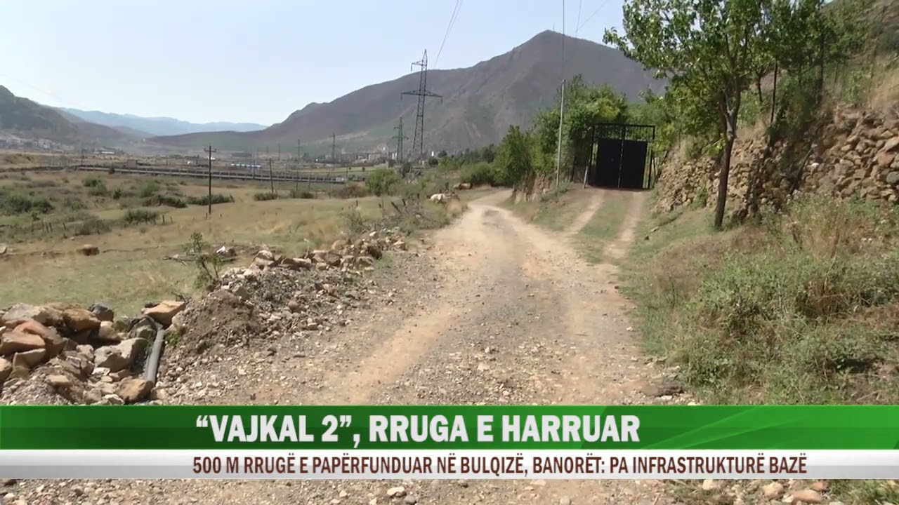 Lagjja &ldquo;Vajkal 2&rdquo; e l&euml;n&euml; n&euml; harres&euml;, 500 metra rrug&euml; q&euml; prej vitesh mbeten vet&euml;m premtim