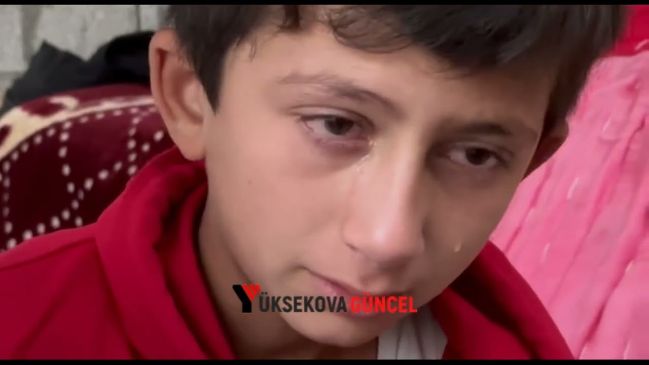 Yüksekovalı Yerel Müzisyen Şimdi Ailesiyle; Damı, Penceresi Olmayan Evde Yaşam Mücadelesi Veriyor
