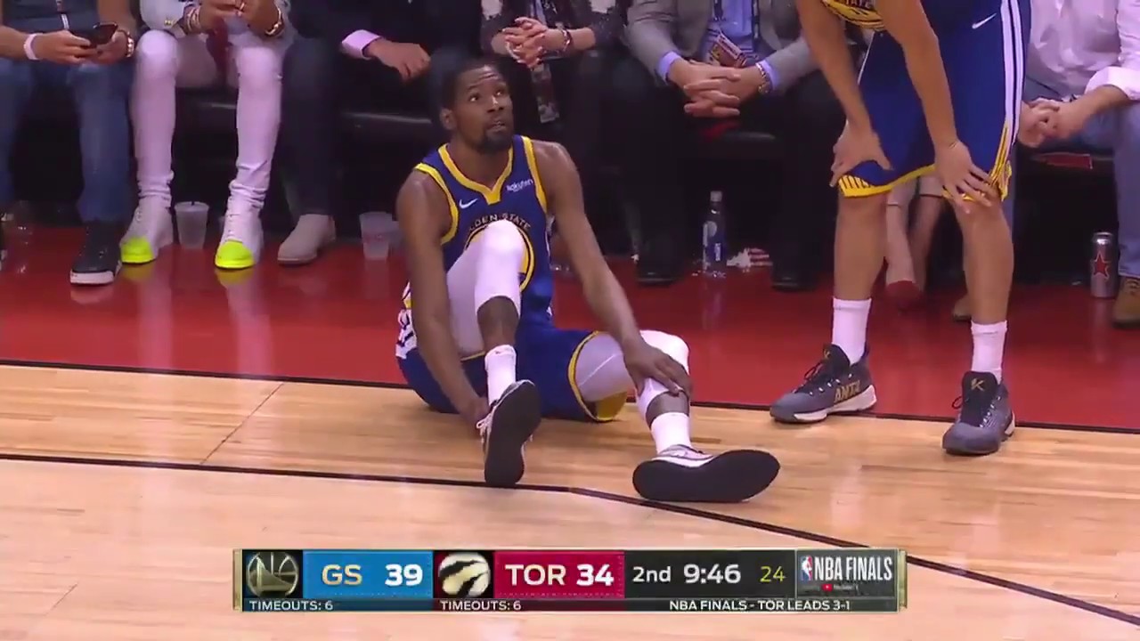 shoutout to kyle lowry for trying to stop fans celebrating the KD injury
