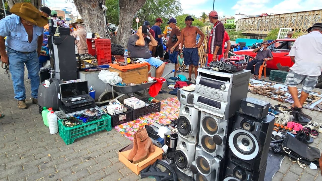 A FEIRA DO ROLO EM BEZERROS-PE REUNE DIVERSAS RELÍQUEAS