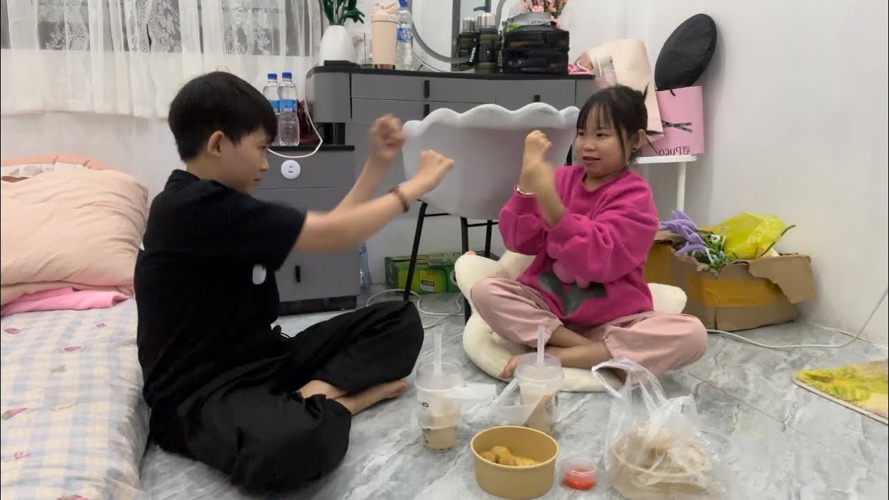 Cặp Đôi Hoà Tiêu Múc Bang Giữa Đêm Khuya Và Màn Múa Võ Của 2 Đứa