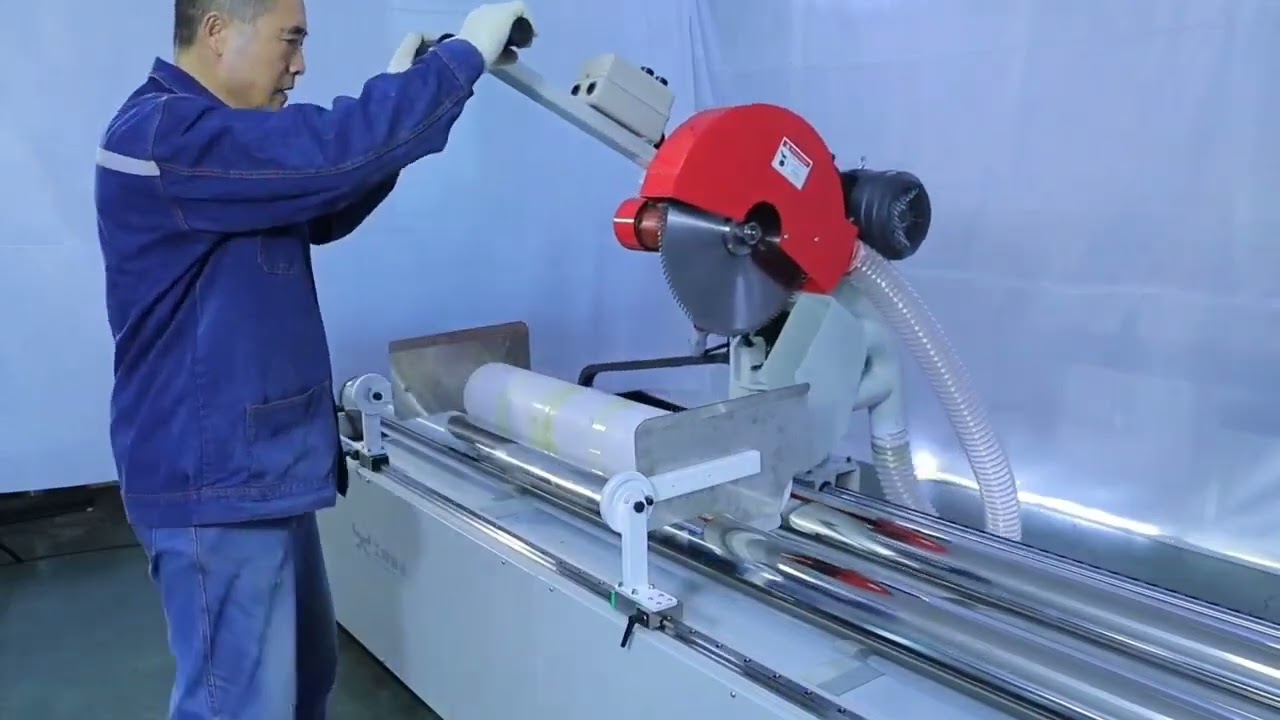 Roll slitter with dust collection