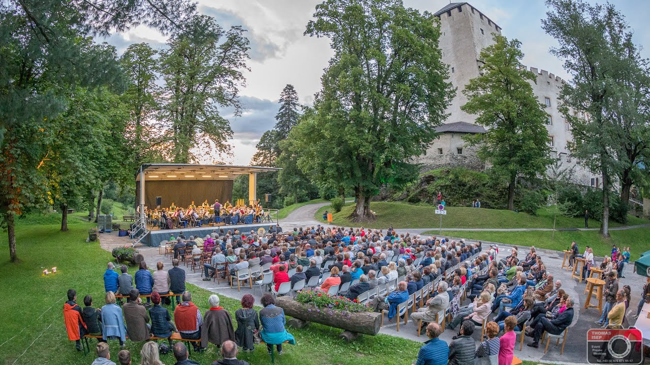 Konzert der Stadtkapelle Lienz am Schloss Teich
