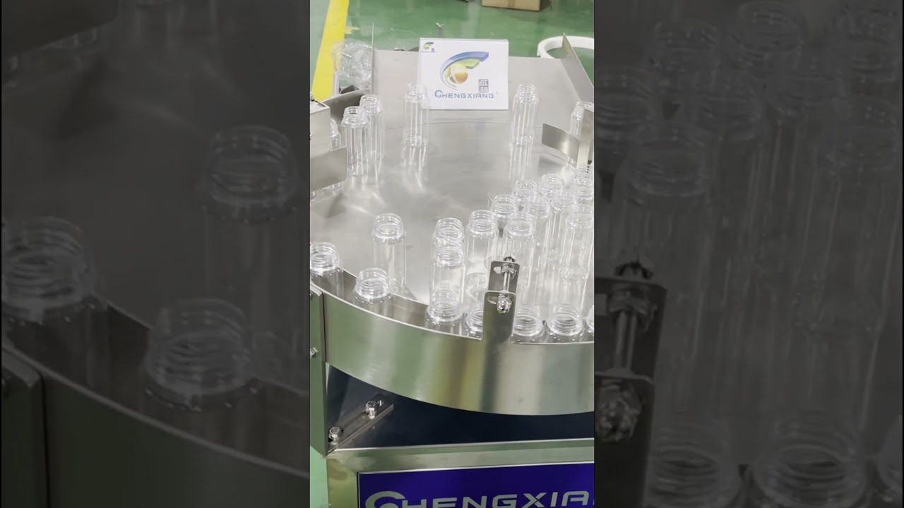 Plastic bottle feeding machine/How to feed bottles into conveyor belt?