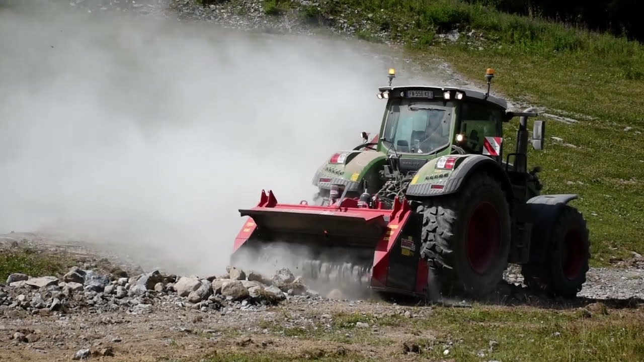 Fendt 942 Vario with stone crusher Bugnot