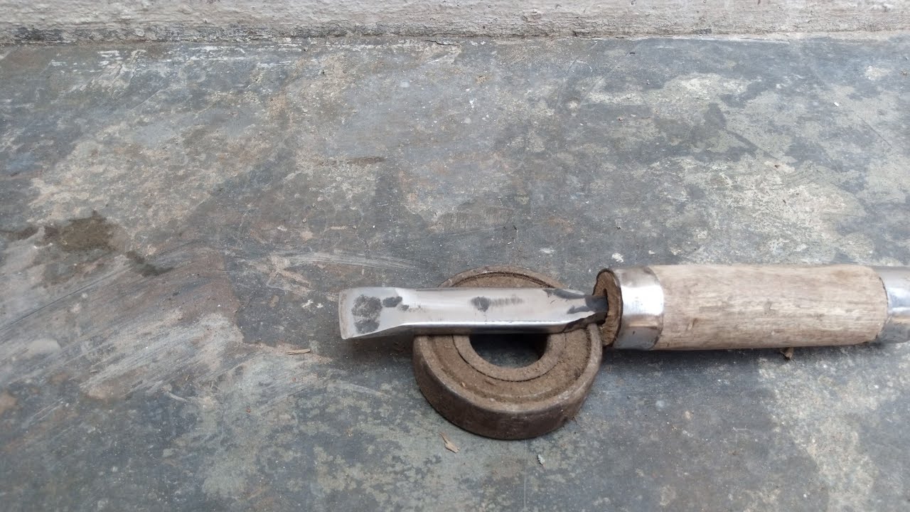 Making wonderful chisel from rusti old bearing #handmadecreativework #blacksmith #forging