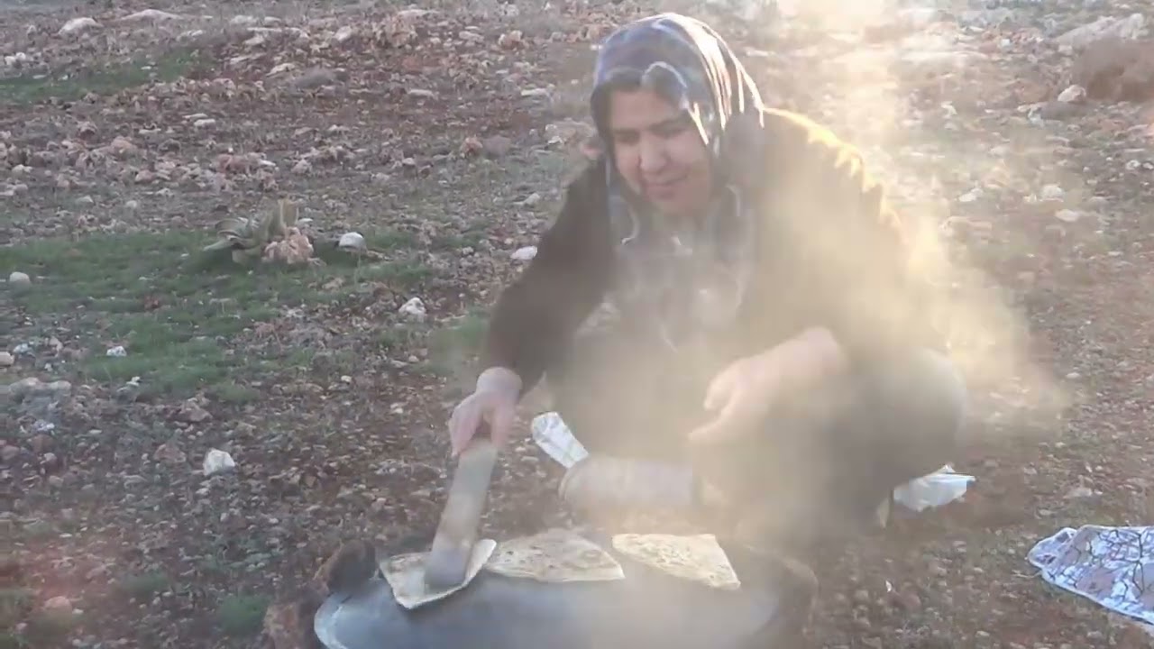 RÜZGARLI BİR HAVADA İFTARA HAZIRLIK 