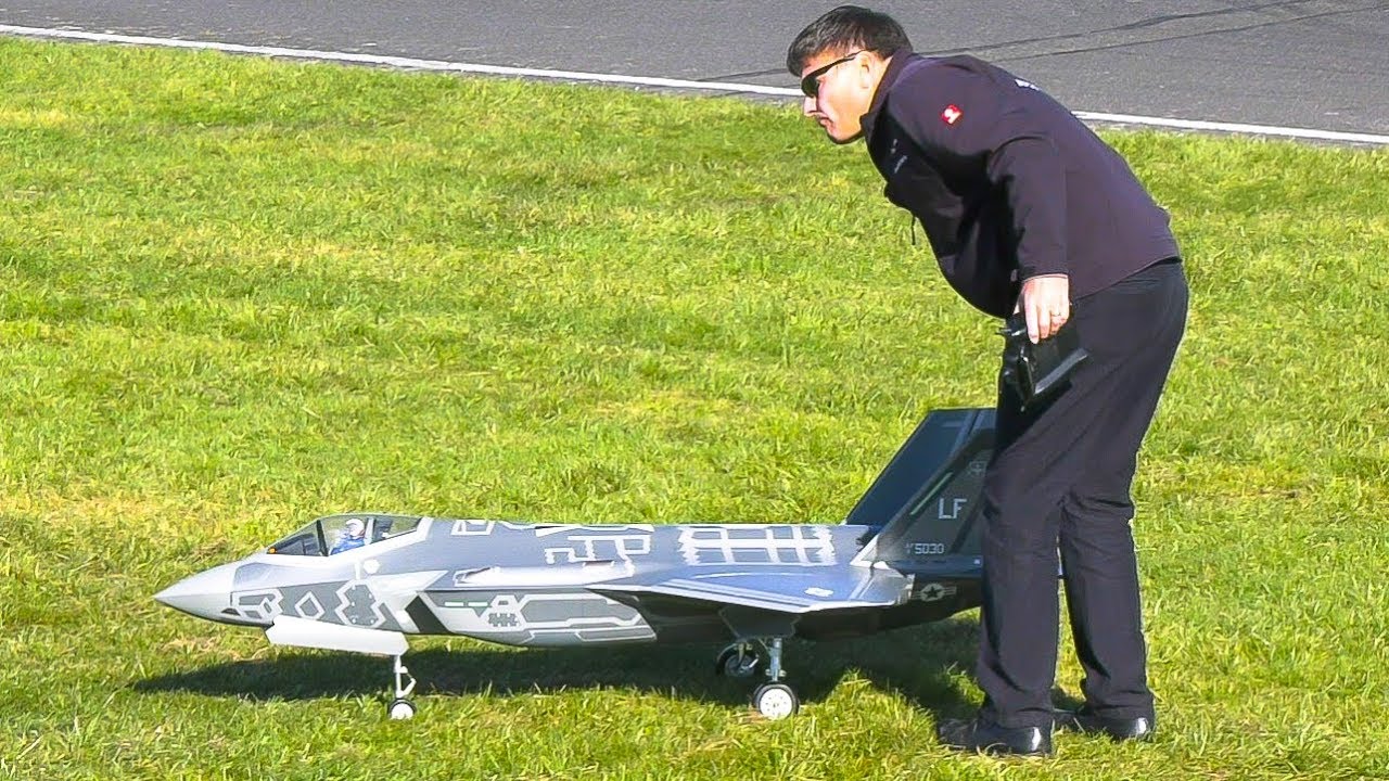 AMAZING RC TURBINE MODEL JET F-35 A IN FLIGHT DEMO!! / Jet Power Fair 2017