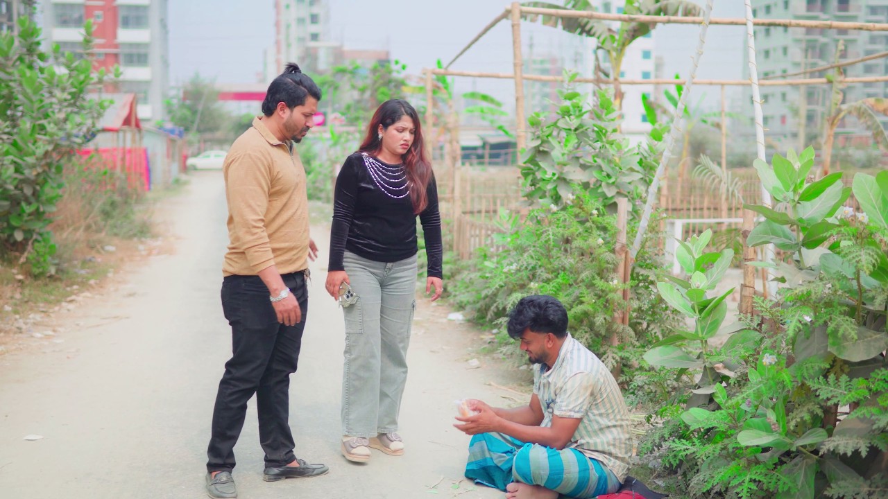 চাকরি হয়নি বলে ছেড়ে দেওয়া পুরুষটির চোখের সামনে করুন পরিণতি! | Bangla New Short Film 2025