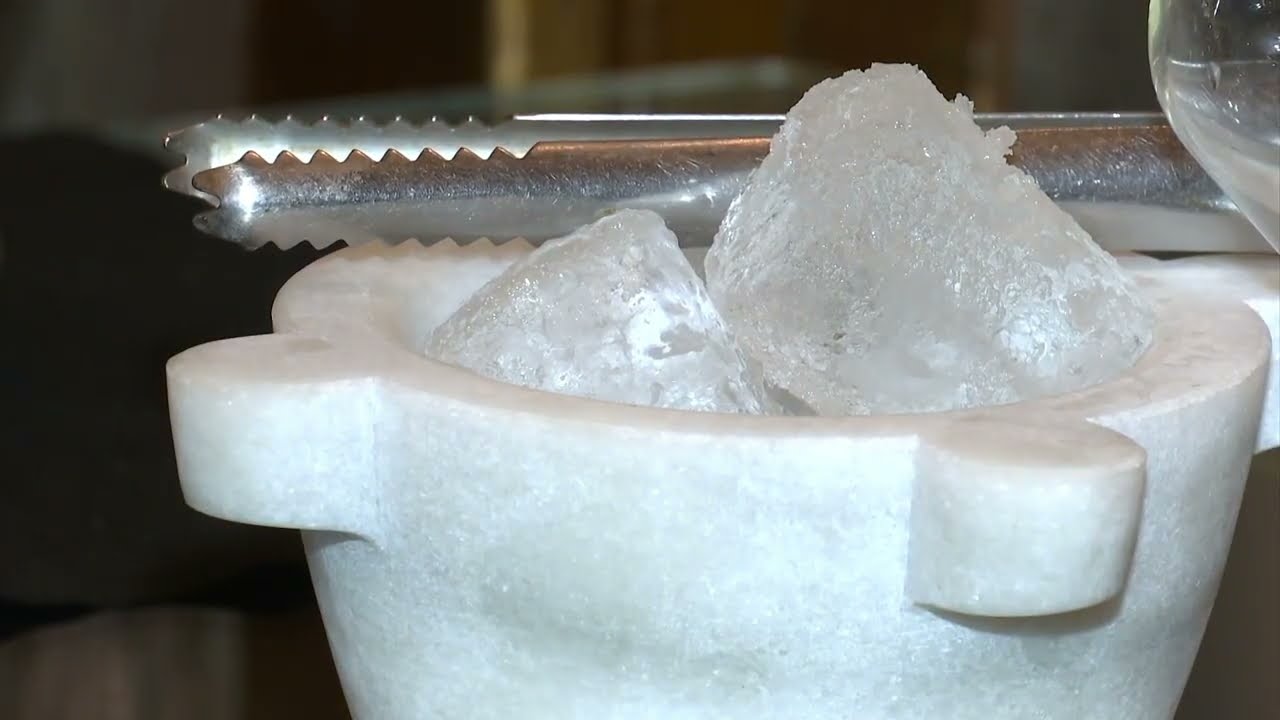 Conocemos cómo se fábrica el hielo en una empresa de Huércal, Almería
