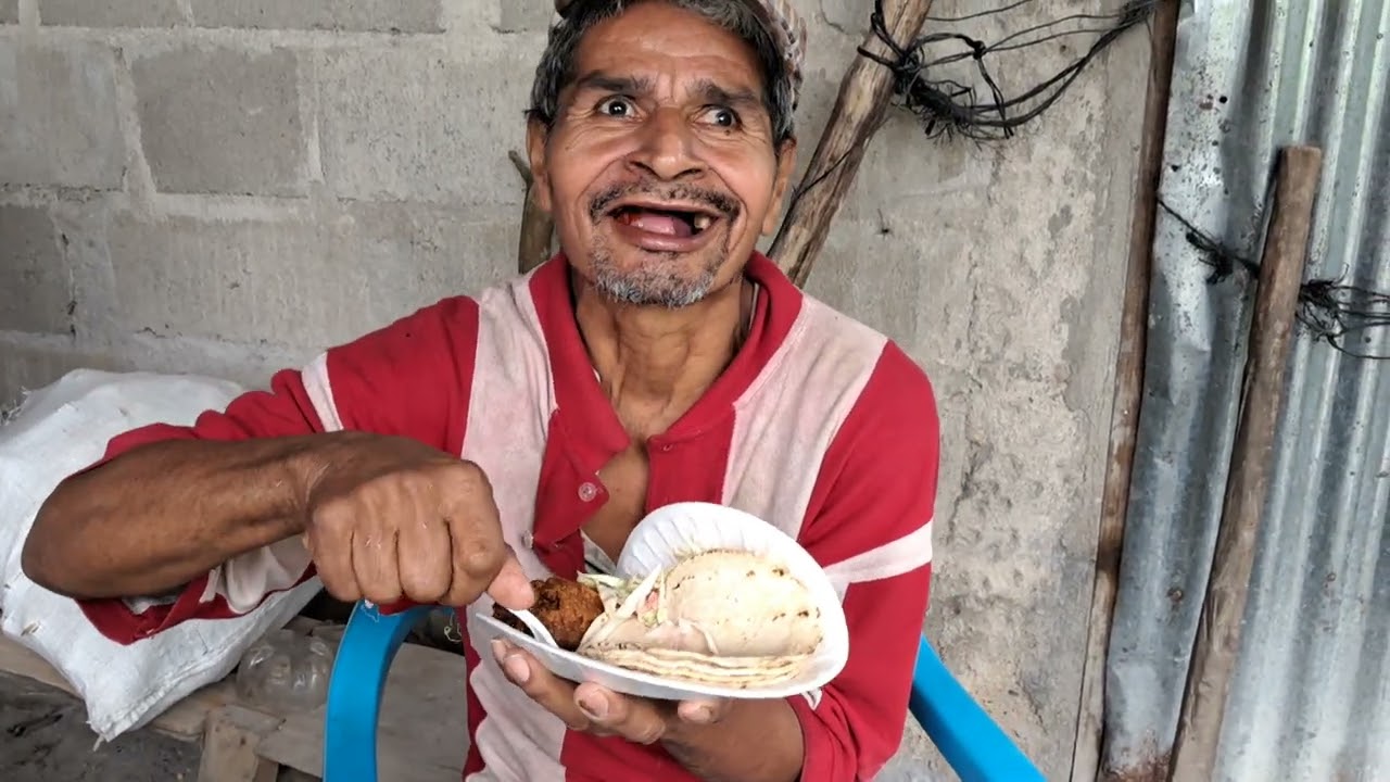 Disfrutando de un delicioso almuerzo con esta humilde familia 🥺 gracias a juan Carlos cruz y su esp