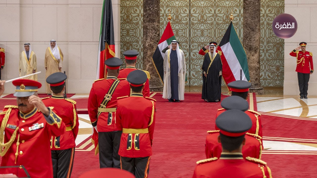 رئيس الدولة يصل الكويت وأمير البلاد في مقدمة مستقبليه