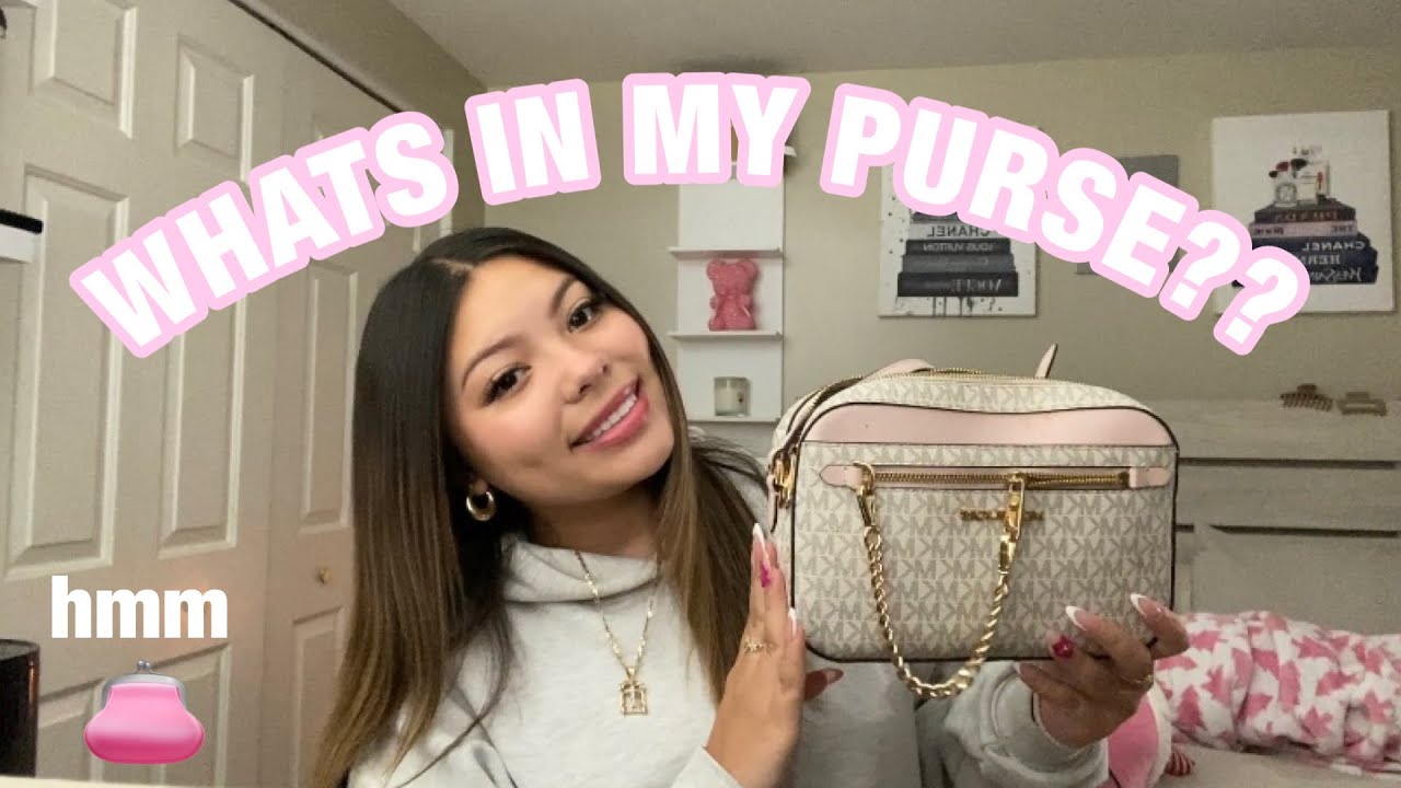 WHATS IN MY EVERYDAY BAG | Analeigha Nguyen