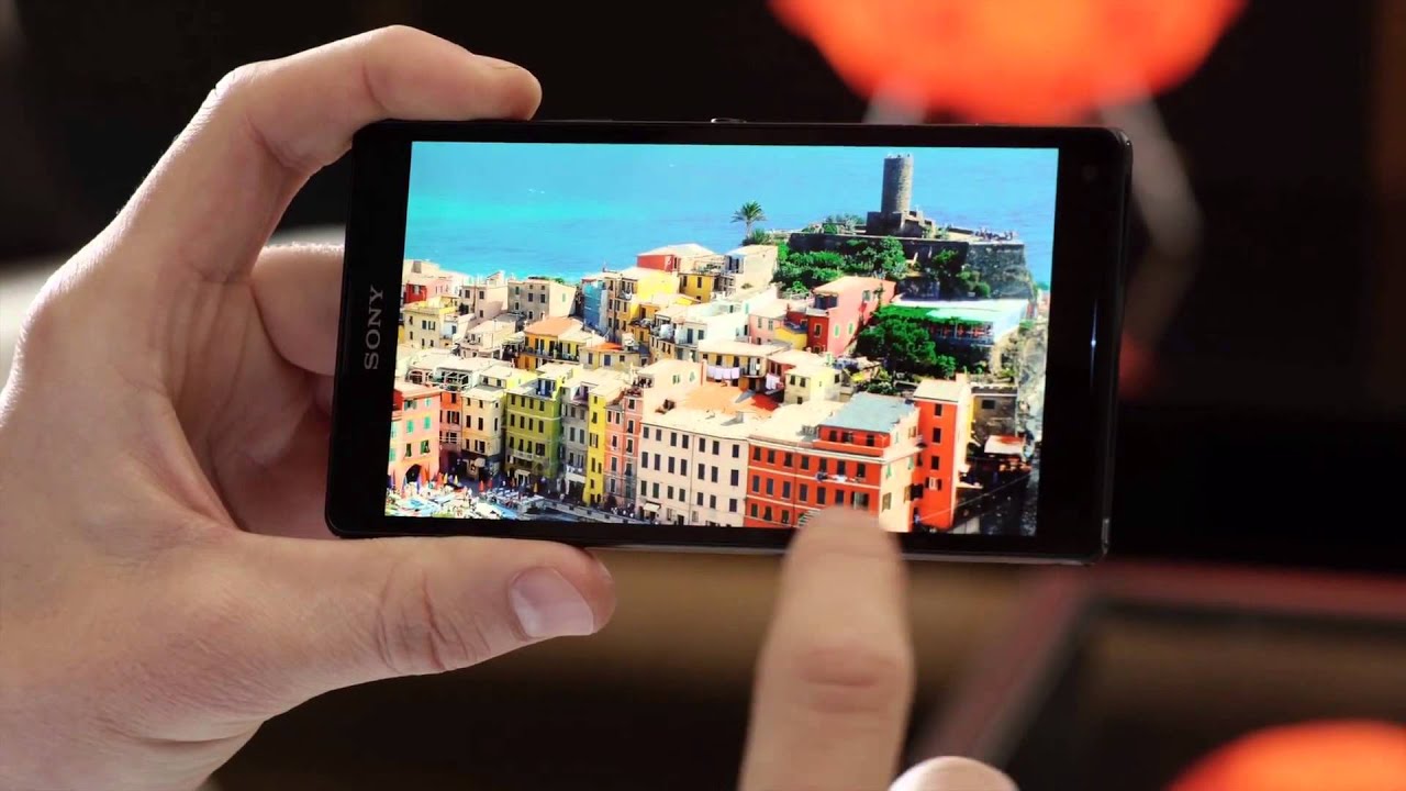 Xperia ZL: Full HD Reality Display in Compact Design