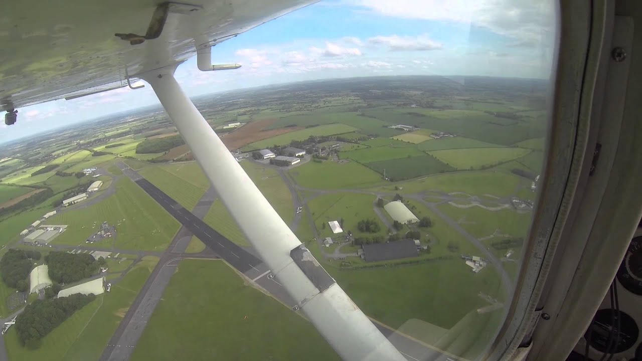 Kemble Airport overhead join for rwy 26 in Cessna 152
