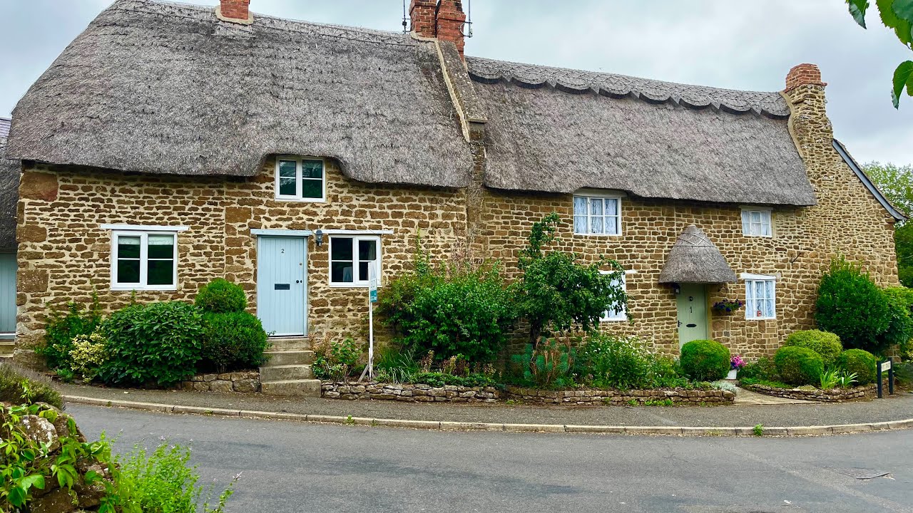Early Morning Walk in a Hidden Historic Village in Oxfordshire - ENGLAND
