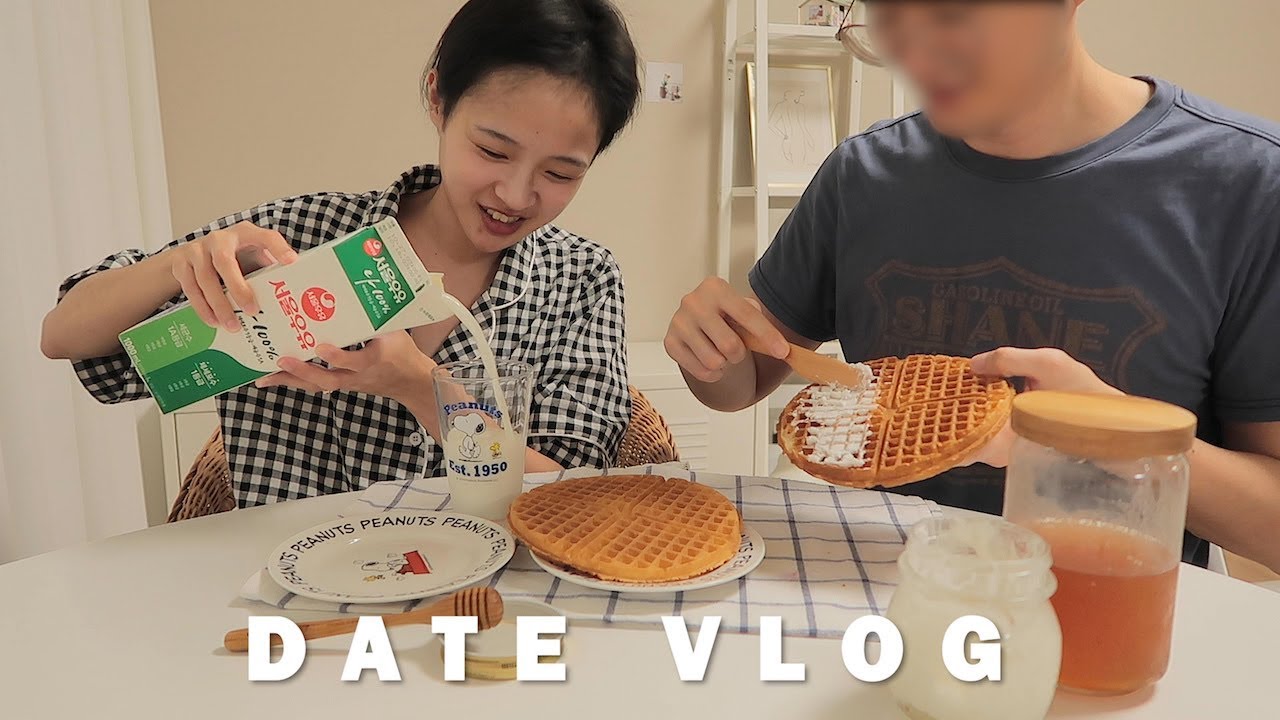 (eng)커플 브이로그_집에서 와플해먹고 조커보고, 전주도 다녀오고 쇼핑도 하는 한시간 데이트 브이로그🥞