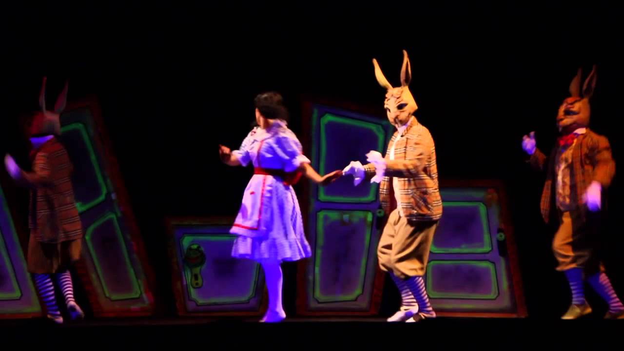 Teatro Negro de Praga - Alicia en el pais de las maravillas